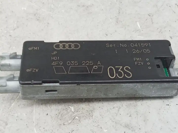 Audi A6 S6 C6 4F (2004 - 2008) 4F9035225A Усилитель антенны — фото 2