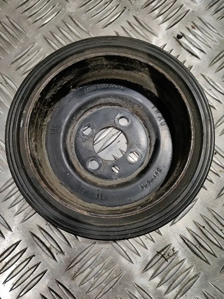 Volkswagen PASSAT B7 (2011 - 2014) 038105243M Шкив коленчатого вала — фото 3