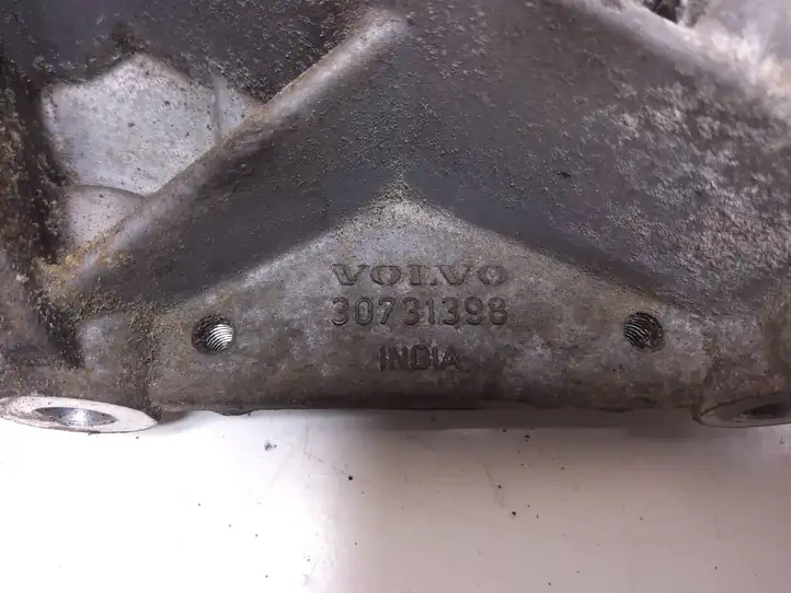 Volvo V50 (2004 - 2008) 30731398 Кронштейн двигателя — фото 2