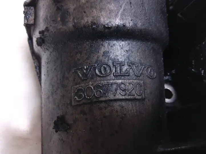 Volvo V70 (2004 - 2007) 30677920 Кронштейн масляного фильтра — фото 2