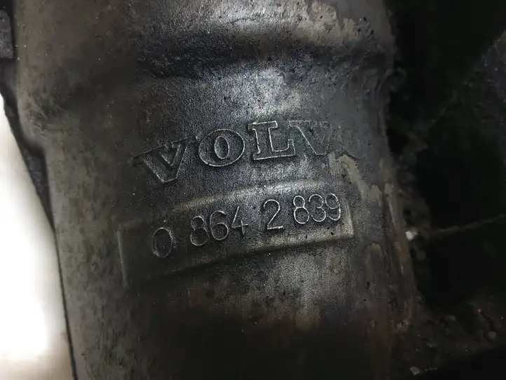 Volvo V70 (2004 - 2007) 08642839 Кронштейн масляного фильтра — фото 2