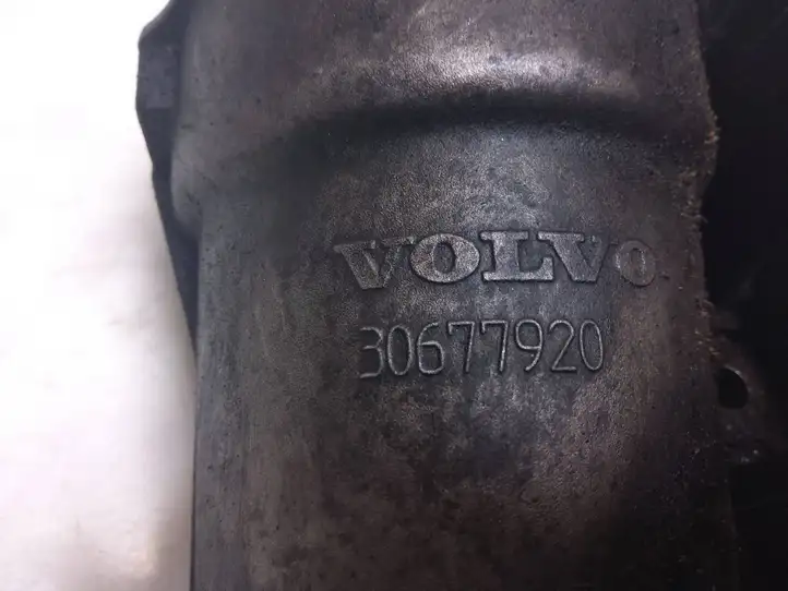 Volvo V70 (2007 - 2013) 30677920 Кронштейн масляного фильтра — фото 2