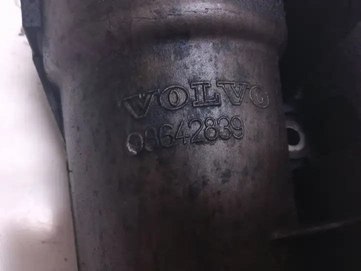 Volvo V70 (2000 - 2004) 08642839 Кронштейн масляного фильтра — фото 2