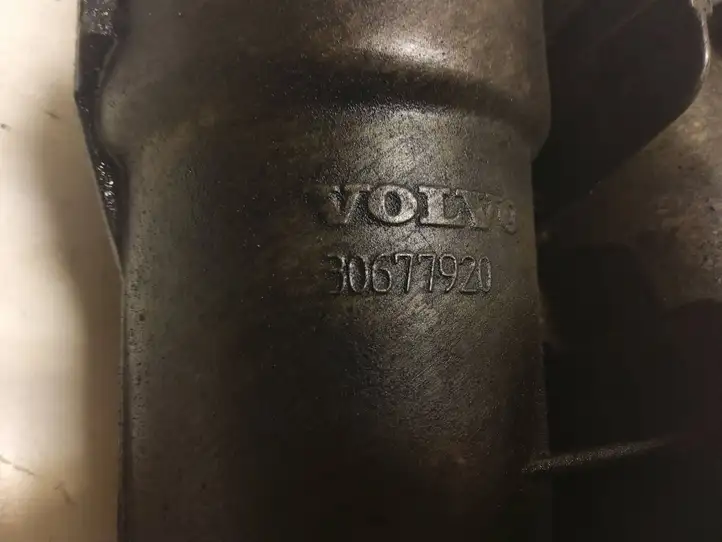 Volvo V70 (2000 - 2004) 30677920 Кронштейн масляного фильтра — фото 2