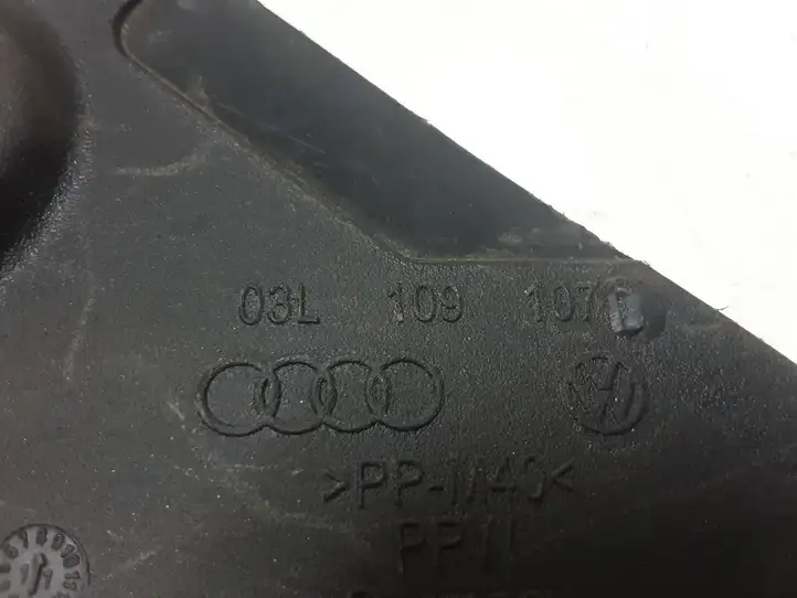 Audi A4 S4 B7 8E 8H (2004 - 2009) 03L109107D Защита ремня ГРМ — фото 2