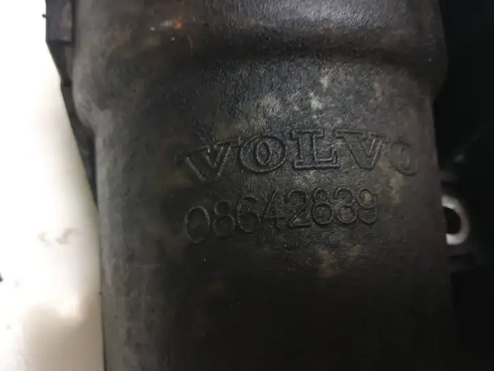 Volvo V70 (2000 - 2004) 08642839 Кронштейн масляного фильтра — фото 2