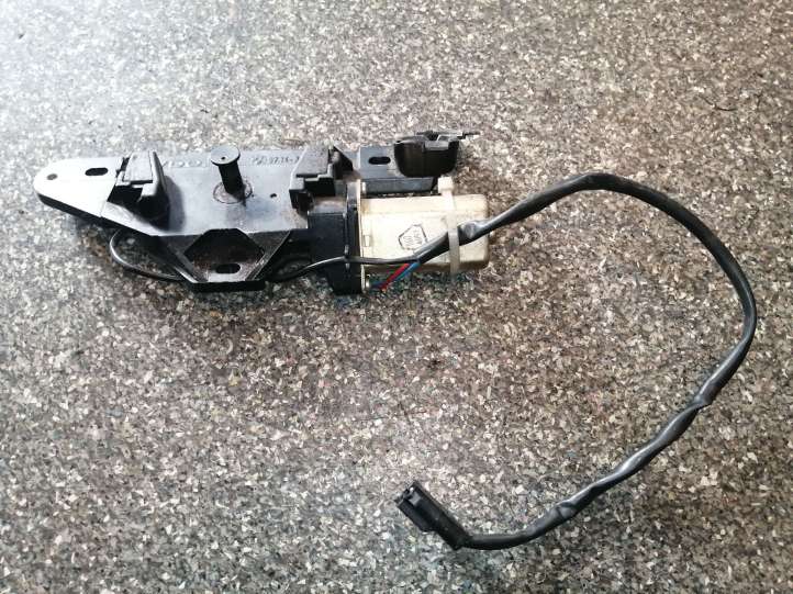 BMW 5 E39 (1996 - 2003)  8362371 Притягиватель задней крышки