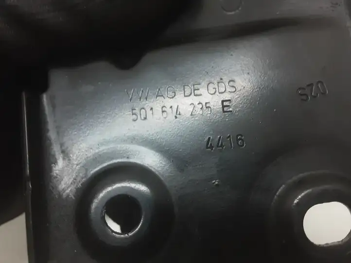 Volkswagen PASSAT B8 (2015 - ) 5Q1614235E Кронштейн блока ABS — фото 2