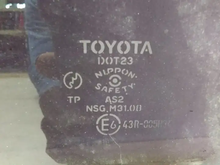 Toyota Yaris Verso (1999 - 2005) Стекло задней двери — фото 2
