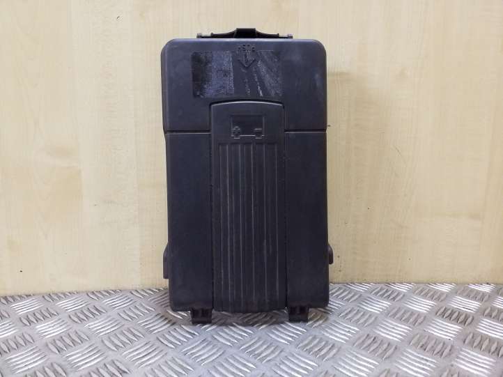 Volkswagen PASSAT B7 (2011 - 2014)  3C0915443A Крышка ящика аккумулятора