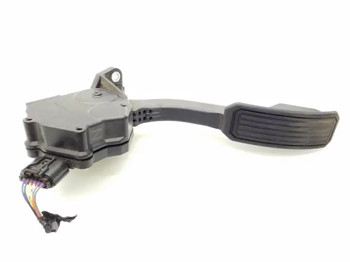 Toyota Prius (XW30) (2009 - 2015) 7811012010 Педаль акселератора — фото 2