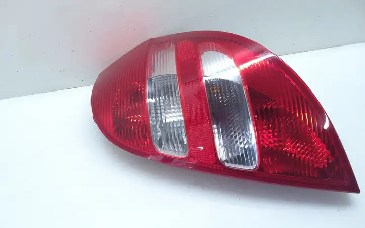 Mercedes-Benz A W169 (2004 - 2012) A1698200464 Задний фонарь в кузове — фото 4