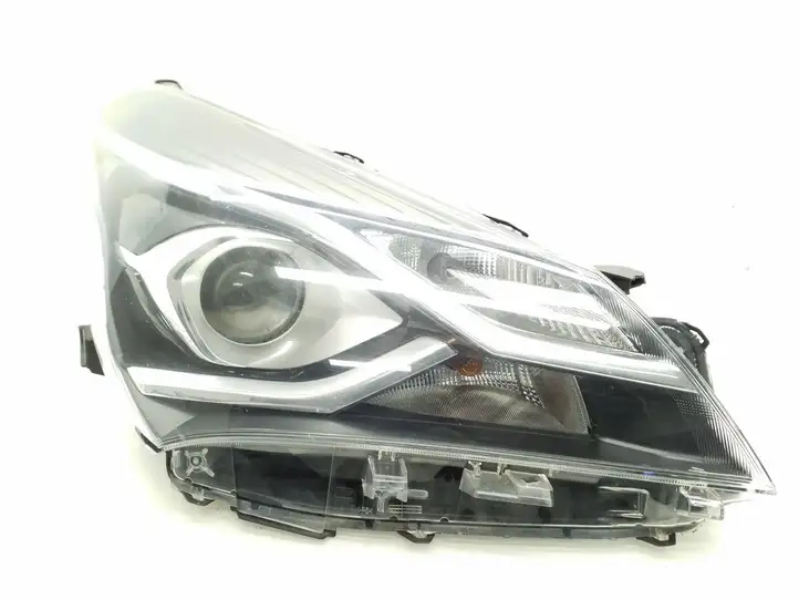 Toyota Yaris (2014 - 2019) Передняя фара — фото 2