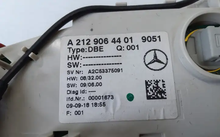 Mercedes-Benz E W212 (2009 - 2016) A2129064401 Передняя подсветка — фото 2