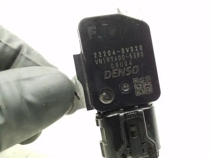 Toyota Yaris (2009 - 2012) 222040V020 Датчик массового расхода воздуха — фото 2