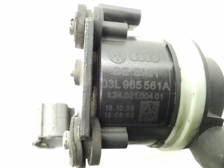 Audi A4 S4 B8 8K (2007 - 2011) 03L965562A Электроциркуляционный насос — фото 3