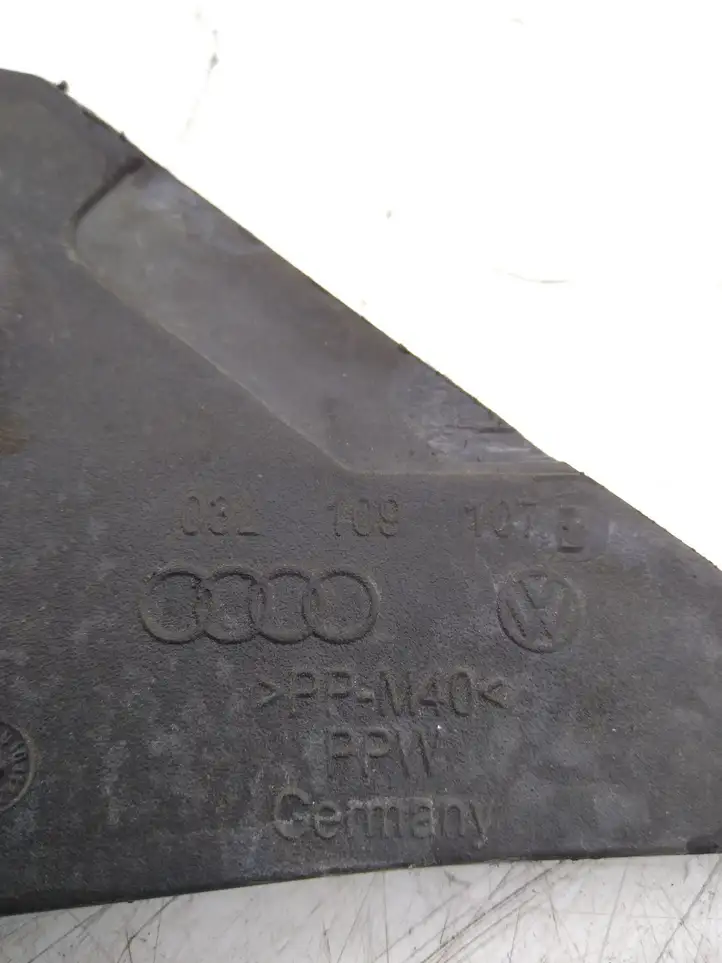 Audi A3/S3 8P (2008 - 2013) 03L109107B Защита ремня ГРМ — фото 3
