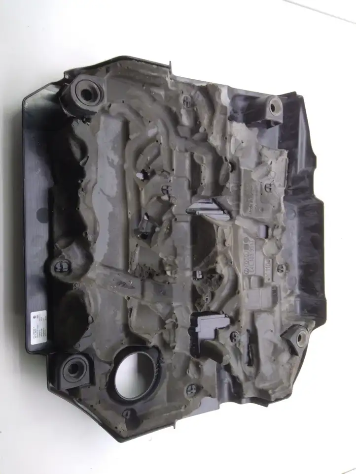 Audi A4 S4 B8 8K (2007 - 2011) 04L103925T Крышка двигателя декоративная — фото 2