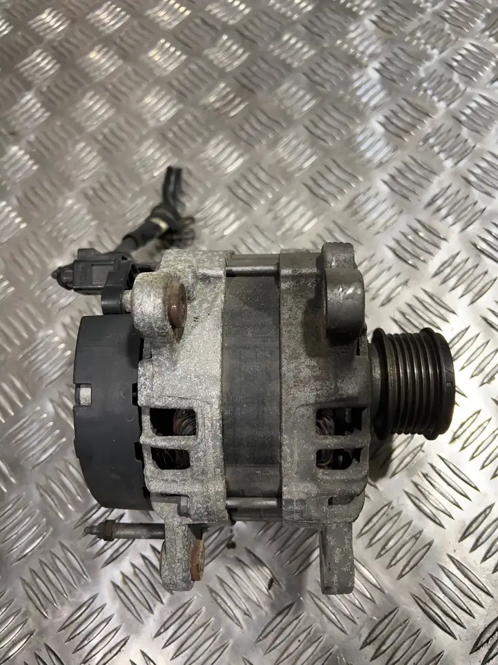 Volkswagen PASSAT B7 (2011 - 2014) 03L903024F Генератор — фото 2