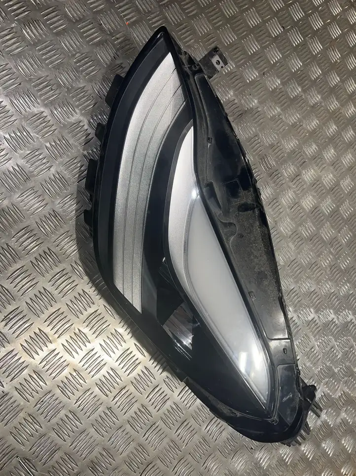 Tesla Model 3 (2017 - 2023) 107737550B Передняя фара — фото 1