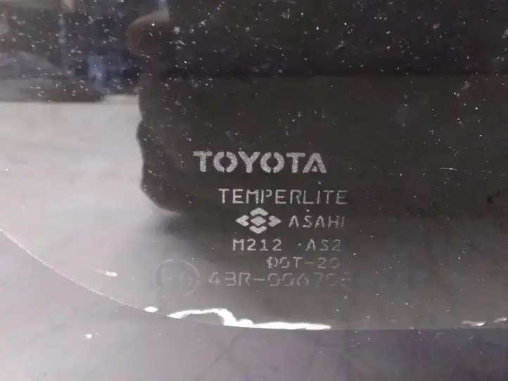 Toyota Yaris Verso (1999 - 2005) Заднее боковое стекло — фото 2
