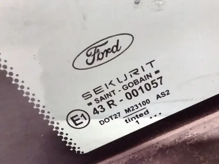 Ford Mondeo Mk III (2000 - 2007) Форточка двери — фото 4