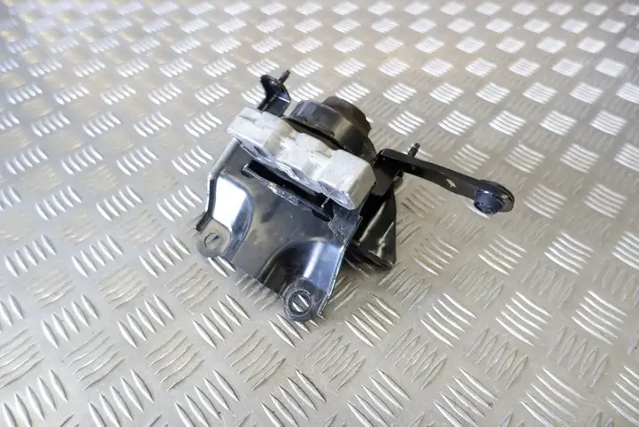 Toyota Yaris Cross (2020 - ) 12372K0060 Опора двигателя — фото 1