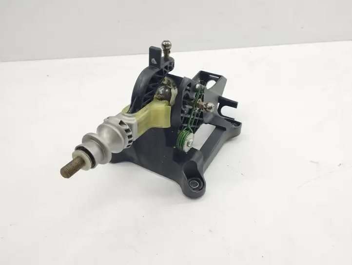 Toyota Auris 150 (2006 - 2012)  112102102 Механизм переключения передач (кулиса) (в салоне)