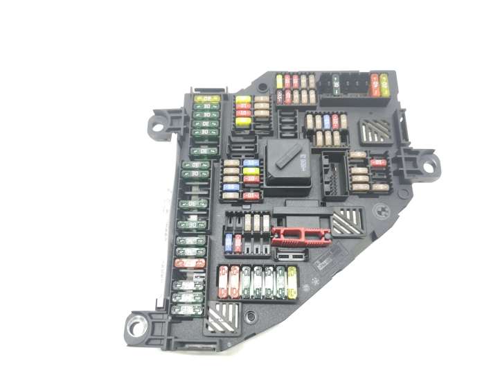 921085702 BMW 7 F01 F02 F03 F04 Saugiklių dėžė (komplektas)