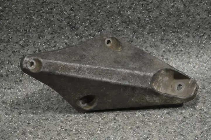 BMW 3 E46 (1998 - 2005)  6750855 Кронштейн крепления двигателя