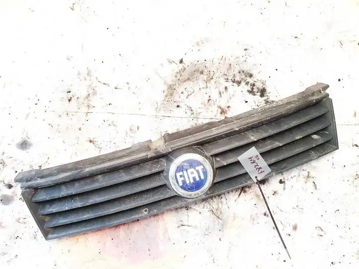 Fiat Stilo (2001 - 2010) 1821920018 Передняя решетка — фото 1