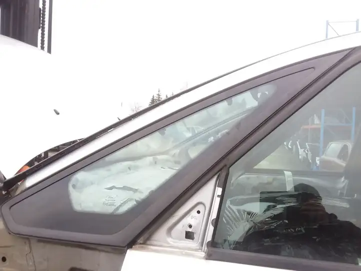 Ford Galaxy (2006 - 2010) Треугольное стекло кузова — фото 1