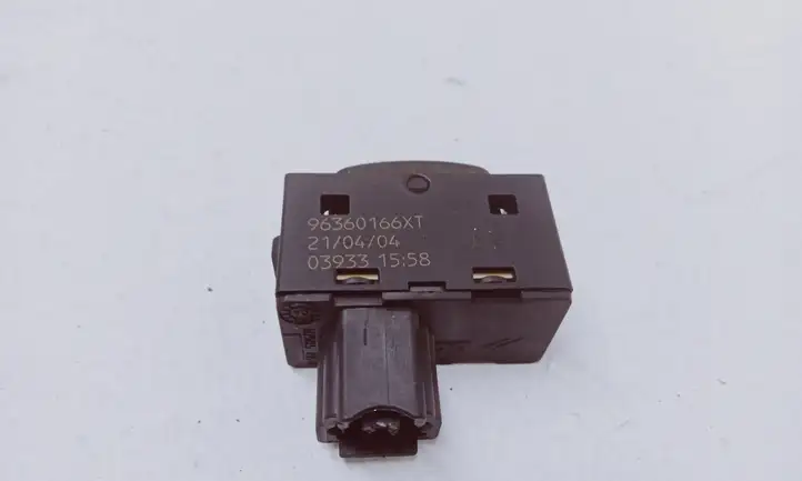 Peugeot 307 CC (2001 - 2005) 96360166 Блок кнопок стеклоподъемников — фото 3