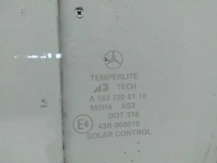 Mercedes-Benz ML W163 (1997 - 2005) A1637200118 Стекло передней двери — фото 2