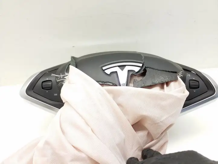 Tesla Model X (2015 - 2021) 103677901B Подушка безопасности руля — фото 4