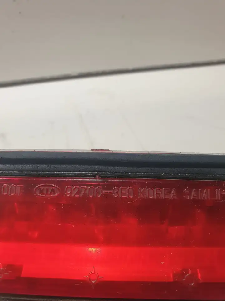 Kia Sorento (2002 - 2006) 927003E0 Дополнительный стоп фонарь — фото 4