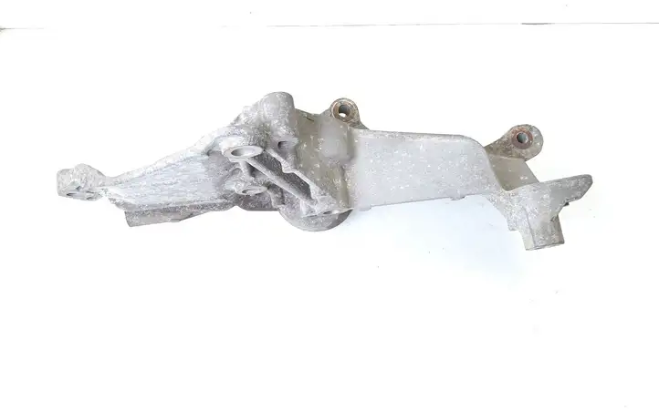 Nissan Qashqai (2006 - 2010) 8200669495 Кронштейн генератора — фото 4