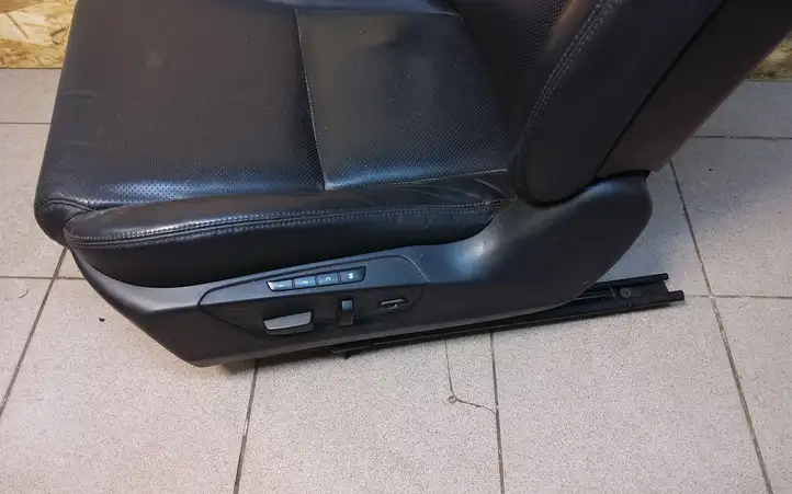 Suzuki Kizashi (2009 - 2015) Комплект салона — фото 10