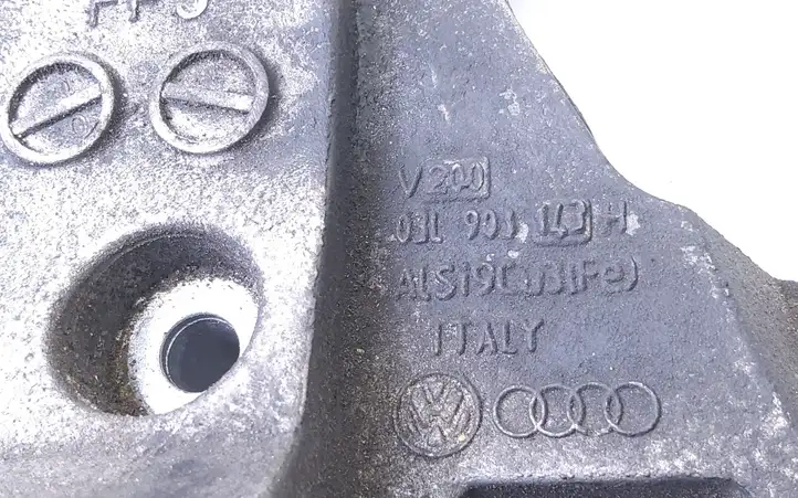 Audi A4 S4 B8 8K (2007 - 2011) 03L903143H Кронштейн генератора — фото 2