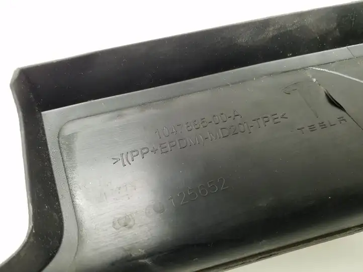 Tesla Model X (2015 - 2021) 104788500A Прочая отделка багажника — фото 3
