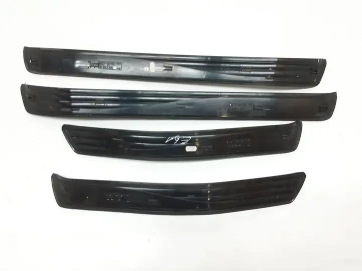 BMW 5 E60 E61 (2004 - 2010) 7034304 Внутренняя обшивка порога (комплект) — фото 3