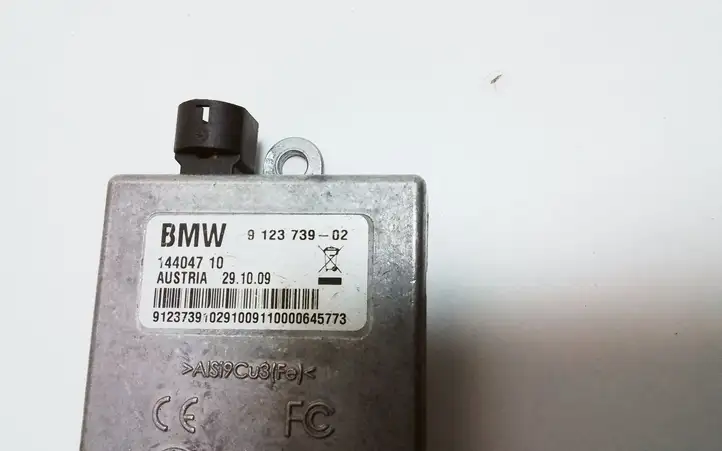 BMW 5 E60 E61 (2004 - 2010) 9123739 Усилитель антенны — фото 3