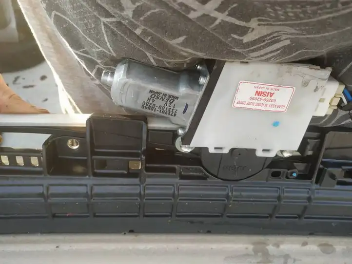 Toyota RAV 4 (XA30) (2006 - 2016) 47170110040 Мотор привода люка — фото 1