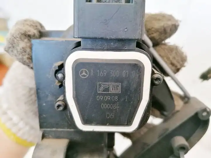 Mercedes-Benz A W169 (2004 - 2012) A1693000104 Педаль акселератора — фото 3