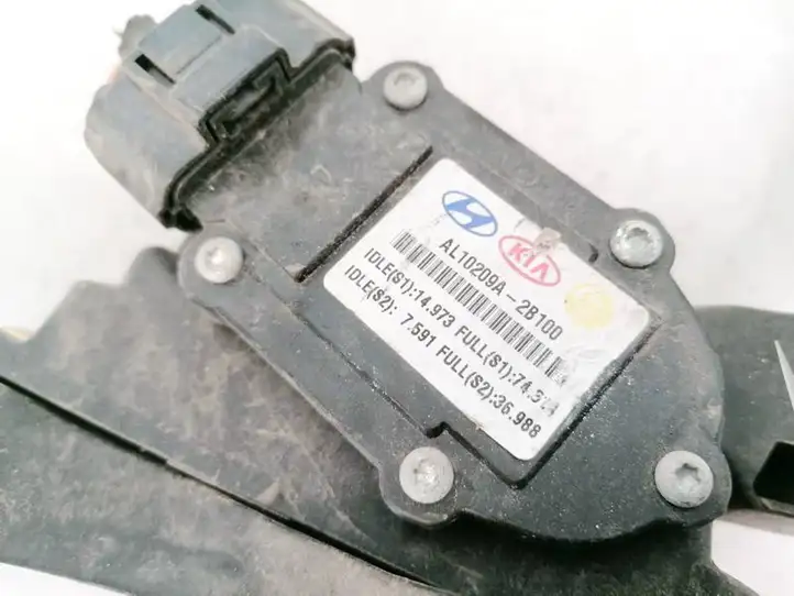 Hyundai Santa Fe (2005 - 2009) AL10209A2B100 Педаль акселератора — фото 3