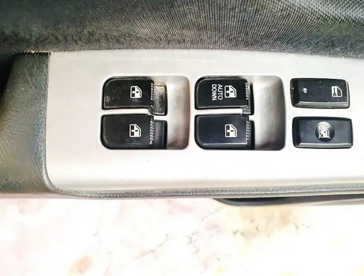 Hyundai Santa Fe (2005 - 2009) Кнопка стеклоподъемников — фото 1