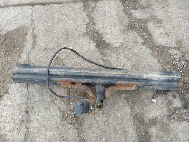 Volkswagen Golf V (2003 - 2009) Комплект буксировочного крюка — фото 1