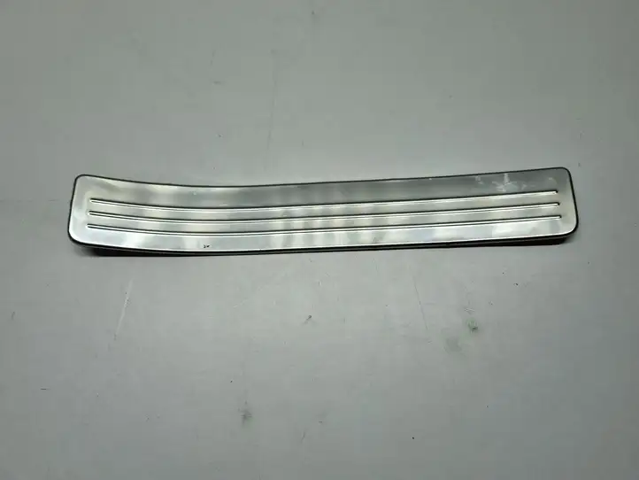 Mercedes-Benz C W204 (2007 - 2014) A2046800235 Внутренняя отделка переднего порога — фото 1