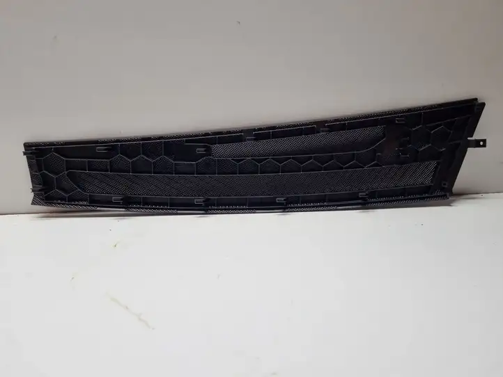 Mercedes-Benz C W204 (2007 - 2014) A2046802108 Боковой воздушный дефлектор — фото 2