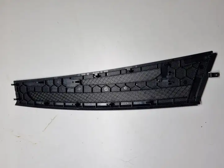 Mercedes-Benz C W204 (2007 - 2014) A2046802108 Боковой воздушный дефлектор — фото 3